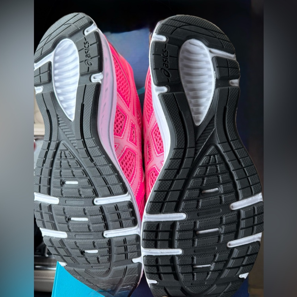 Brand New! ASICS Big Kids/Women's Hot Pink Sneakers-Size 7 Kids/8 Women’s - Picture 3 of 12